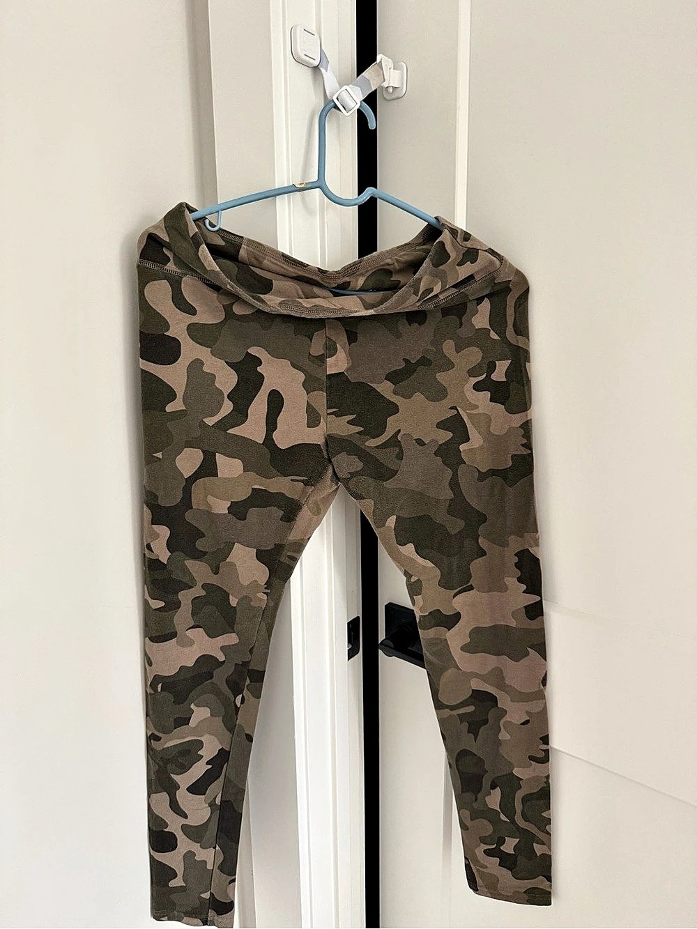 wild fable Camo Leggings in Green & Brown Size Large Like New